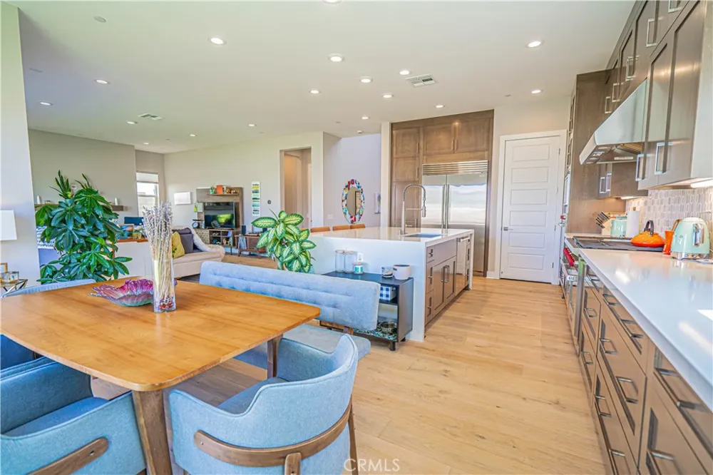 27871 Screenplay Place Valencia, CA 91381