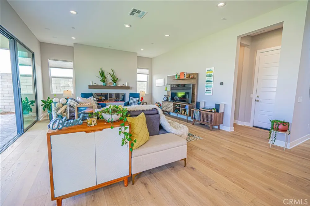 27871 Screenplay Place Valencia, CA 91381