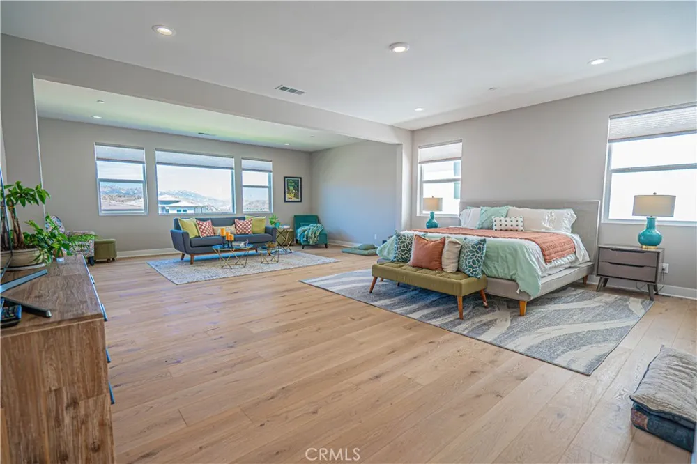 27871 Screenplay Place Valencia, CA 91381