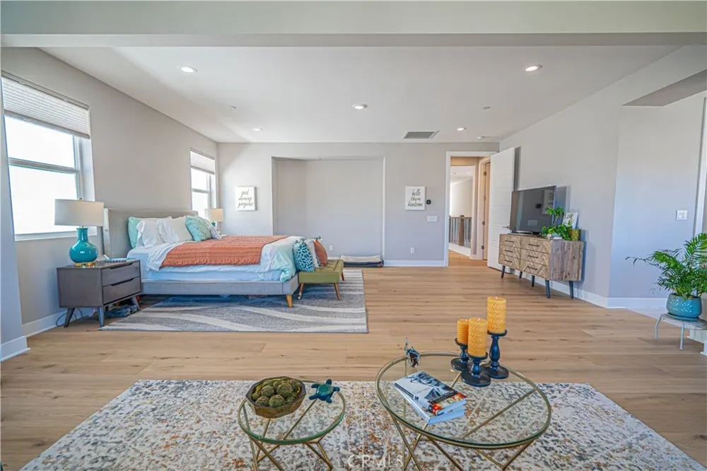 27871 Screenplay Place Valencia, CA 91381