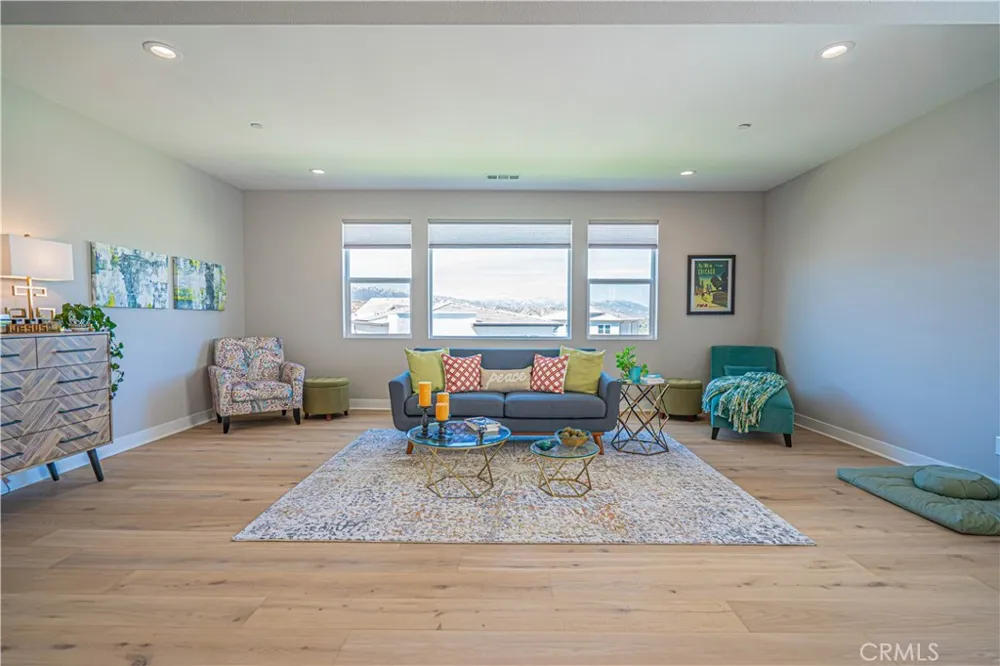 27871 Screenplay Place Valencia, CA 91381