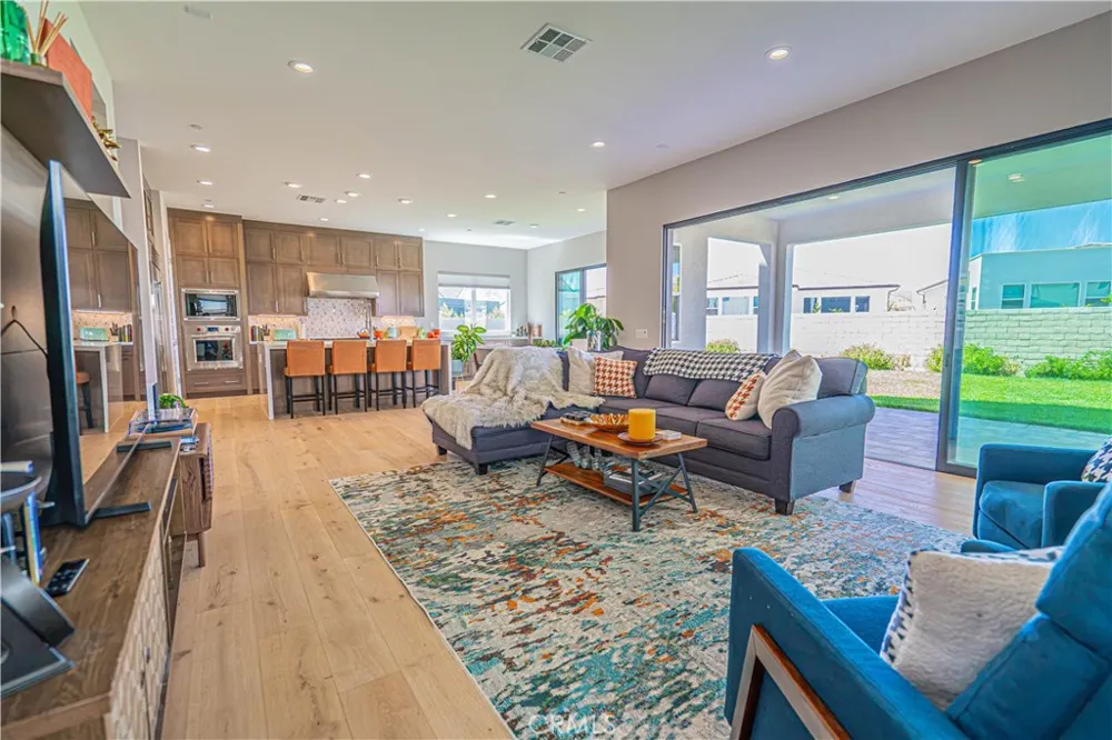 27871 Screenplay Place Valencia, CA 91381