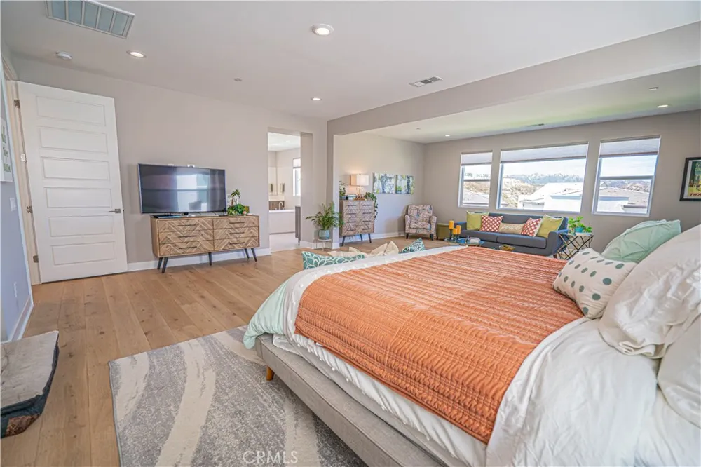 27871 Screenplay Place Valencia, CA 91381