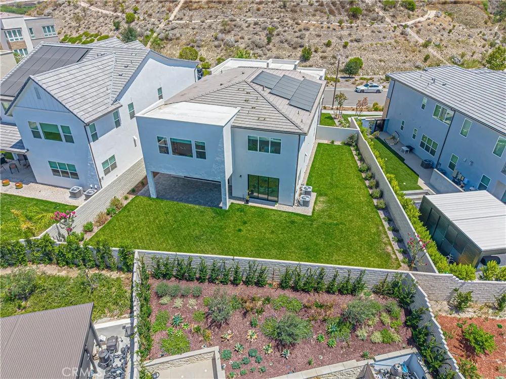 27871 Screenplay Place Valencia, CA 91381