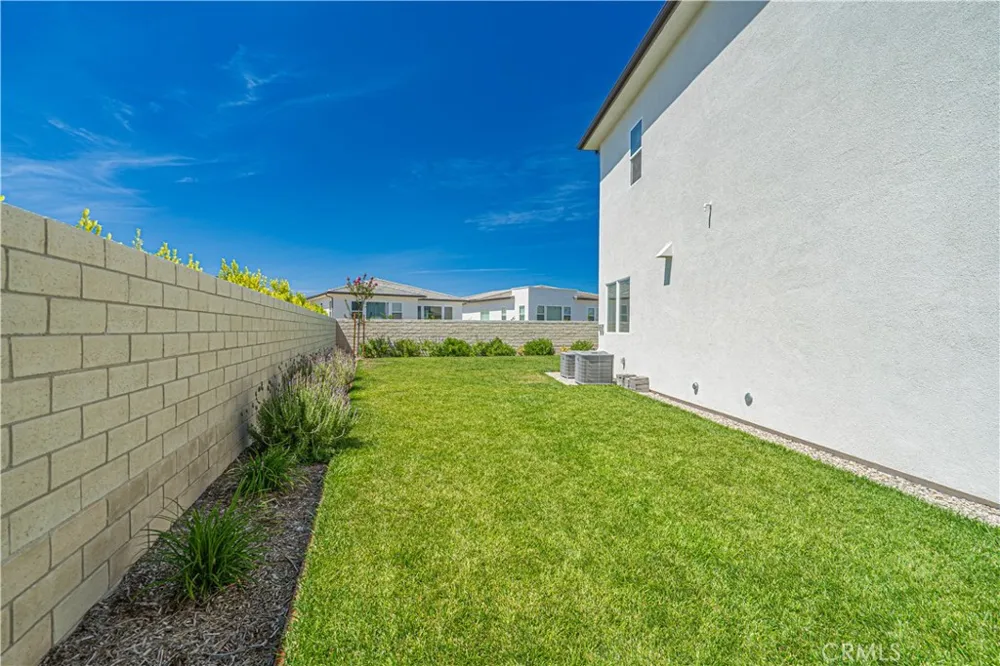 27871 Screenplay Place Valencia, CA 91381