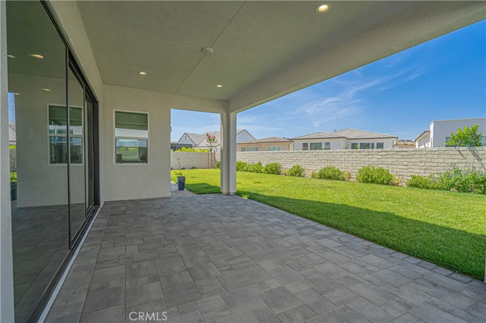 27871 Screenplay Place Valencia, CA 91381