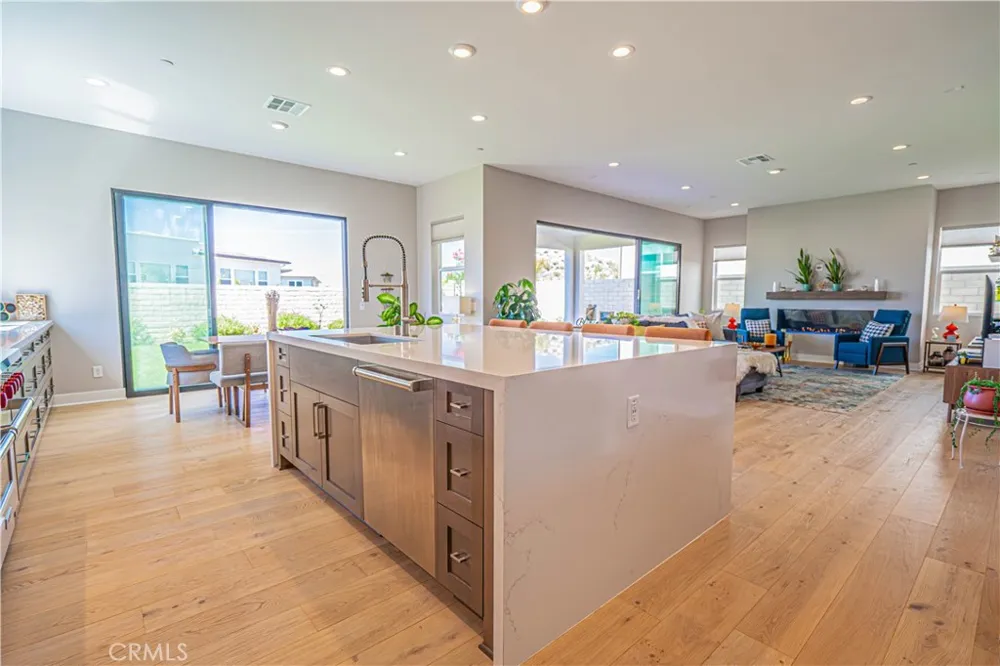 27871 Screenplay Place Valencia, CA 91381