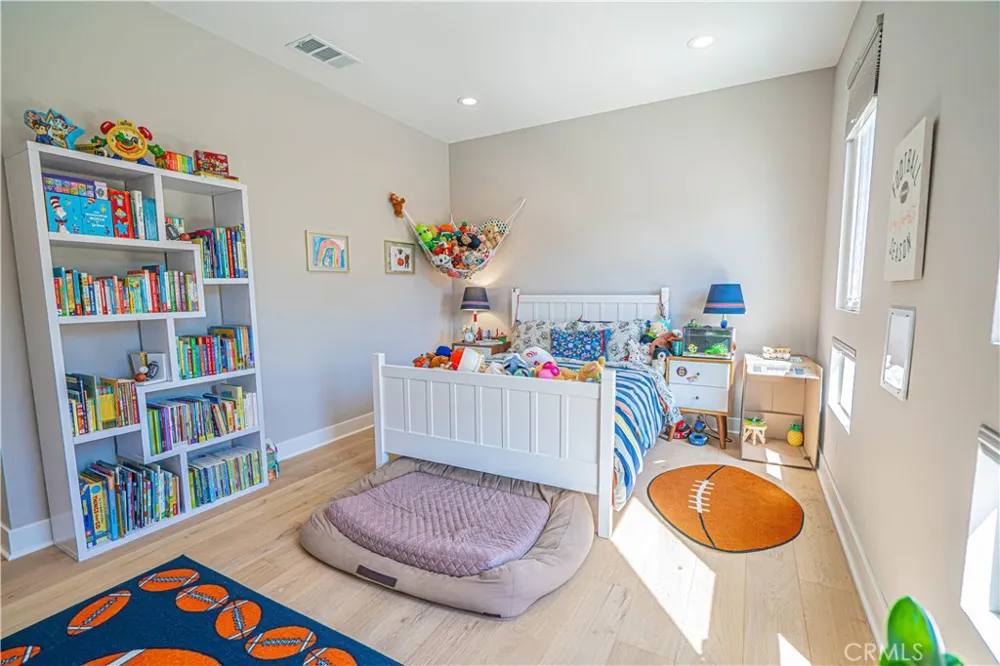 27871 Screenplay Place Valencia, CA 91381