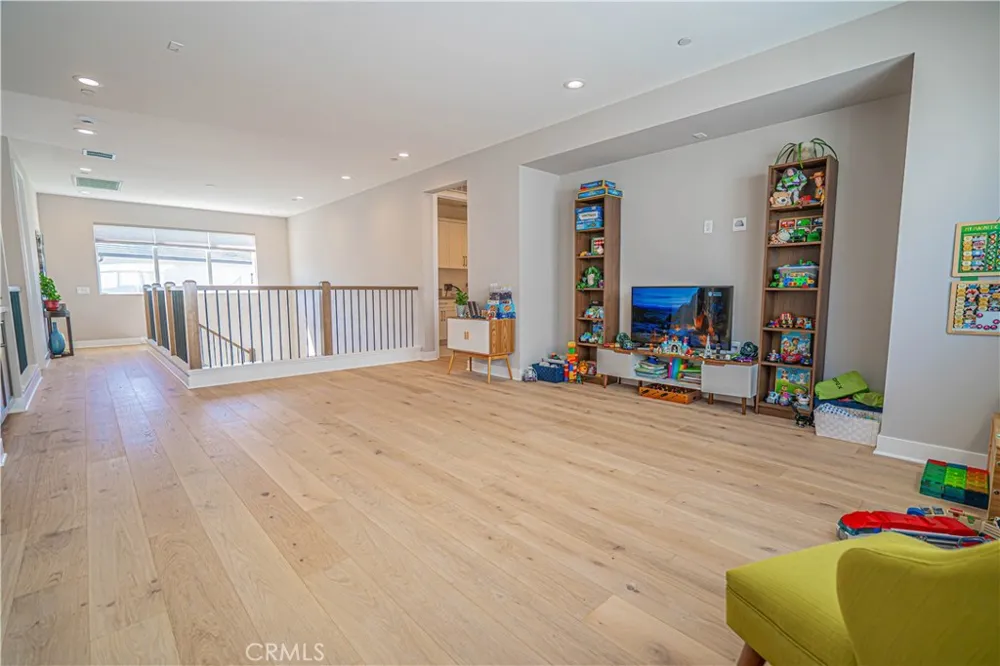 27871 Screenplay Place Valencia, CA 91381