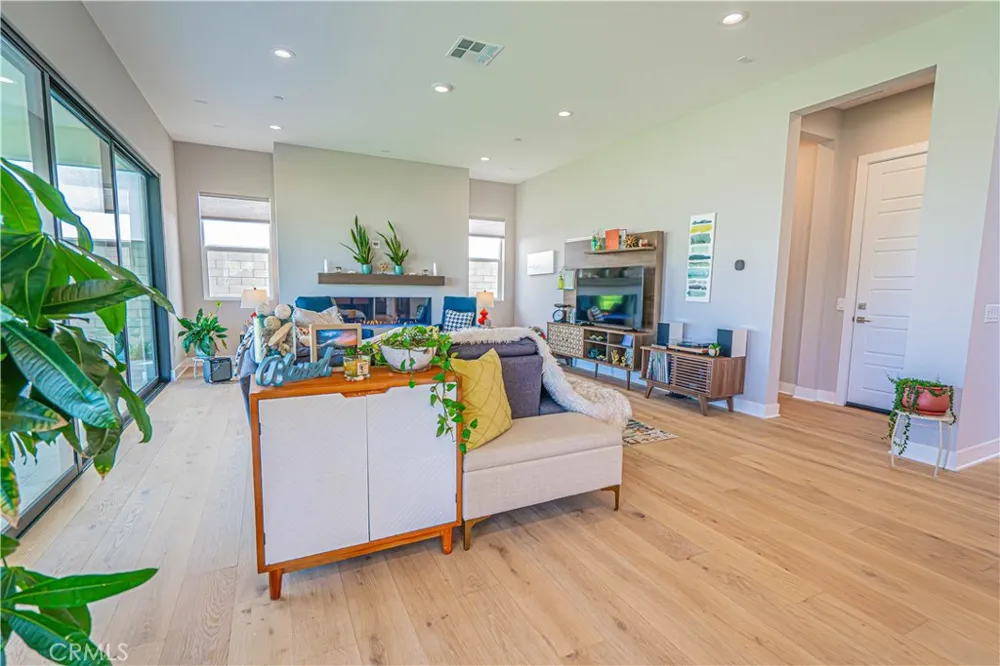 27871 Screenplay Place Valencia, CA 91381