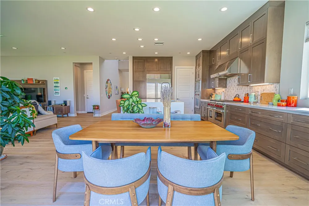27871 Screenplay Place Valencia, CA 91381