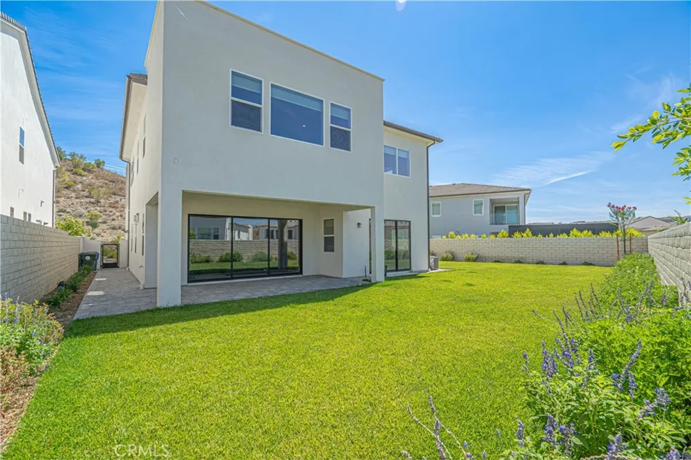 27871 Screenplay Place Valencia, CA 91381