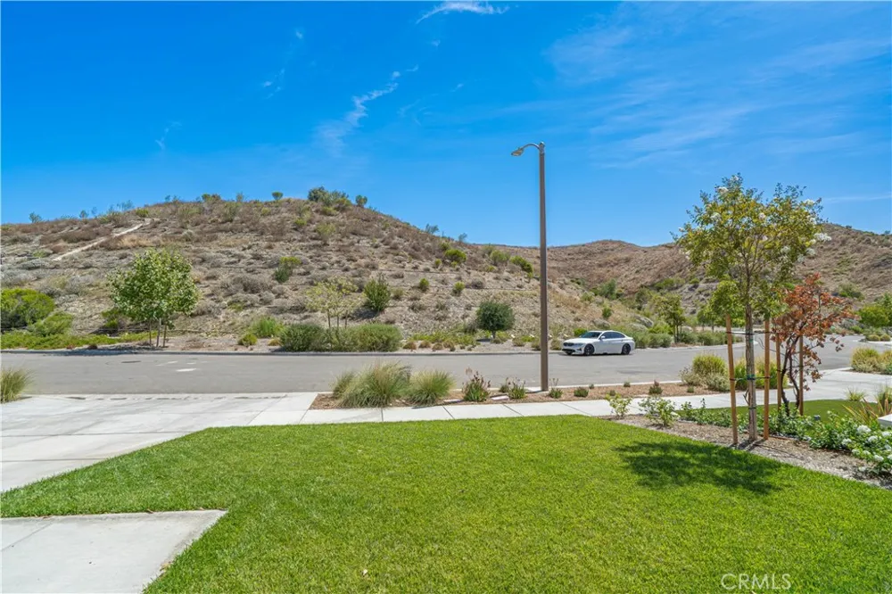 27871 Screenplay Place Valencia, CA 91381