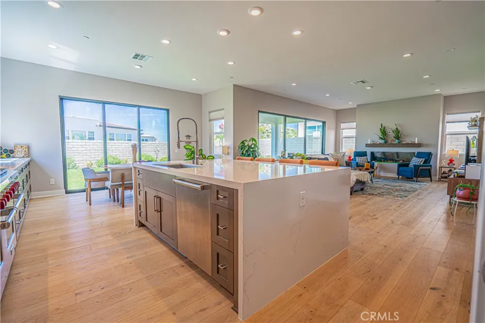 27871 Screenplay Place Valencia, CA 91381