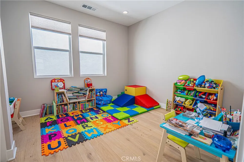 27871 Screenplay Place Valencia, CA 91381