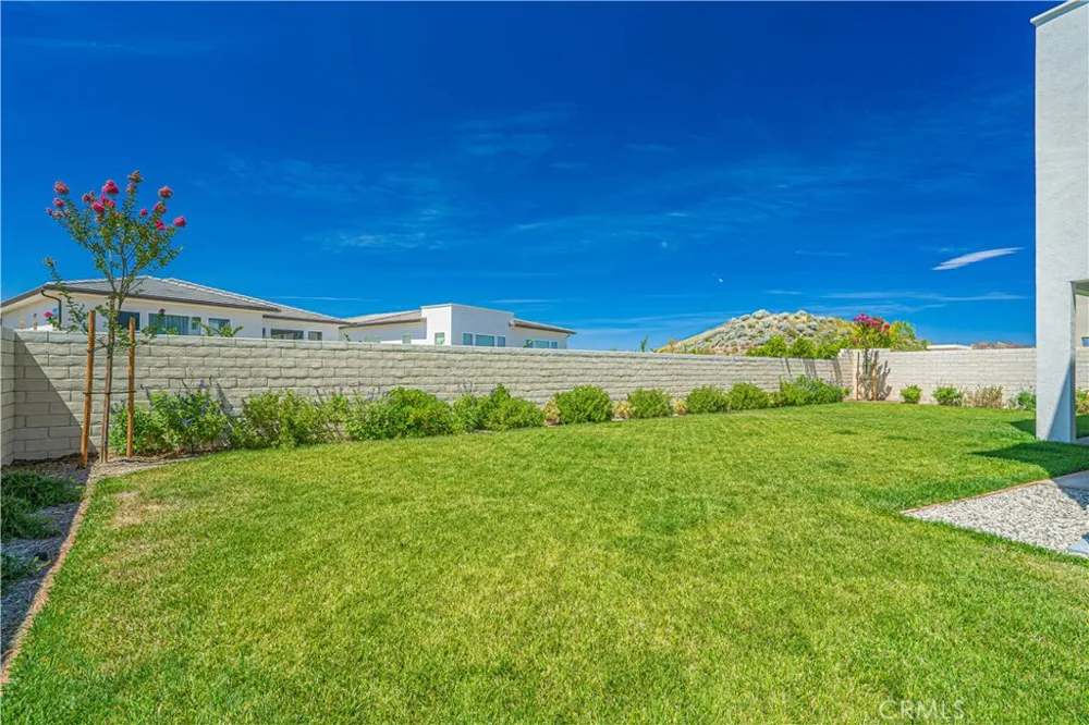 27871 Screenplay Place Valencia, CA 91381