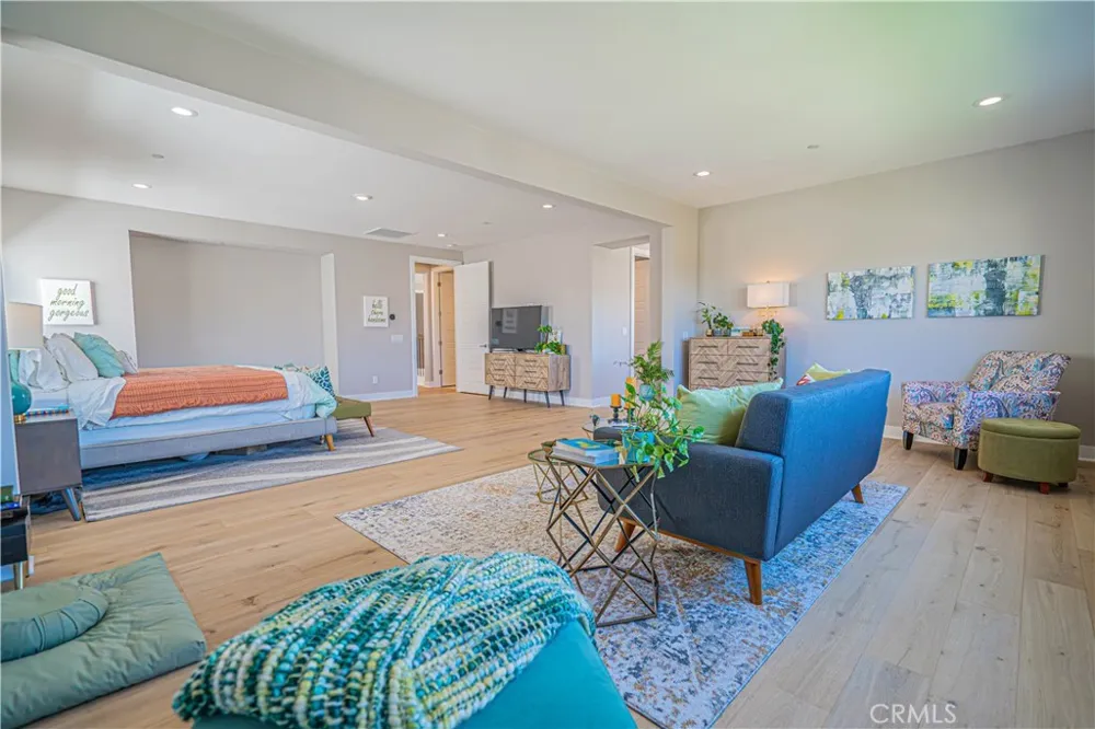 27871 Screenplay Place Valencia, CA 91381