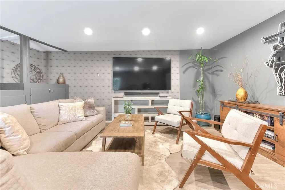 1641 Crescent Heights Los Angeles, CA 90069