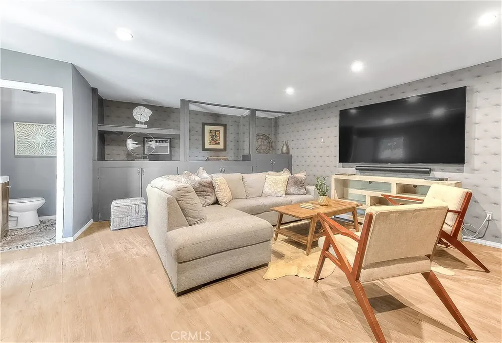 1641 Crescent Heights Los Angeles, CA 90069