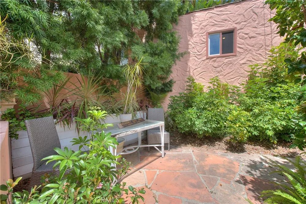1641 Crescent Heights Los Angeles, CA 90069