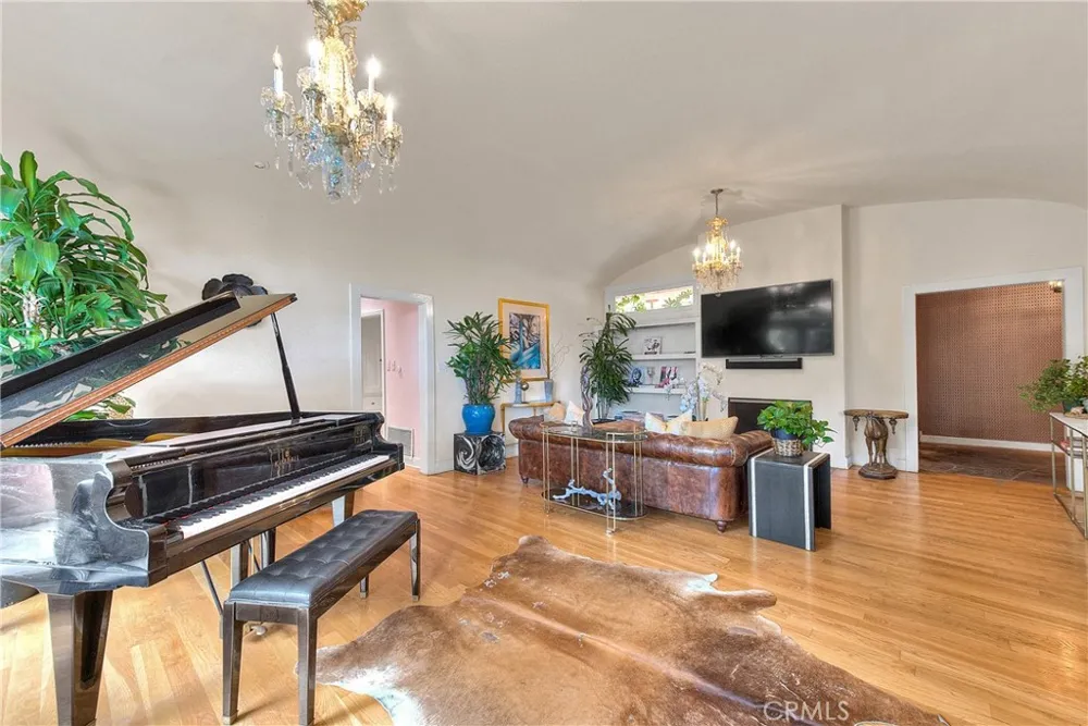 1641 Crescent Heights Los Angeles, CA 90069