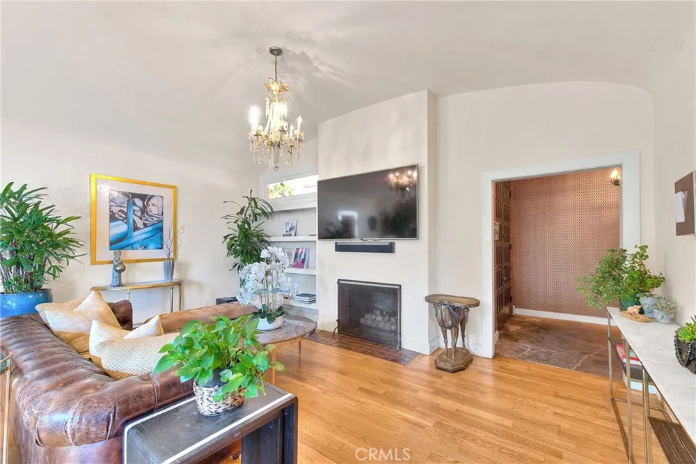 1641 Crescent Heights Los Angeles, CA 90069