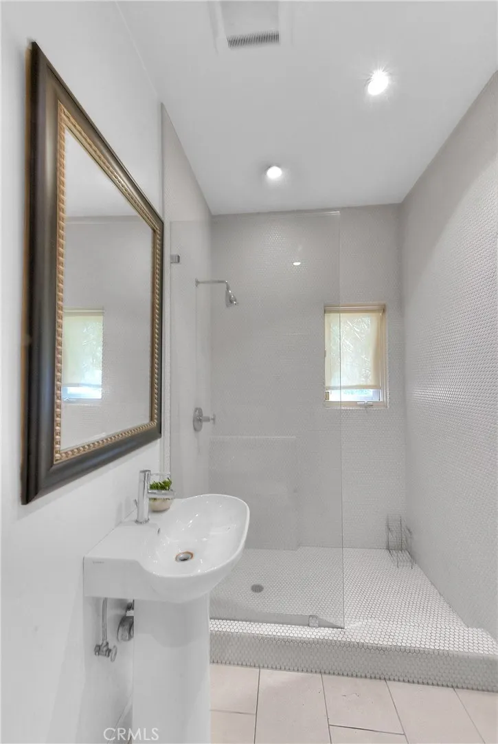 1641 Crescent Heights Los Angeles, CA 90069