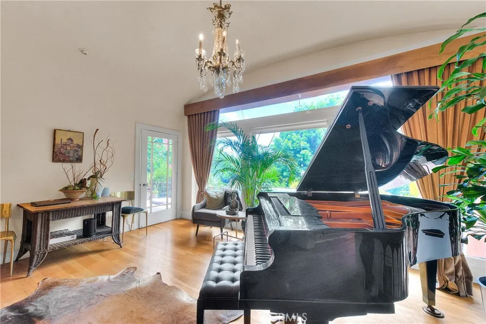 1641 Crescent Heights Los Angeles, CA 90069