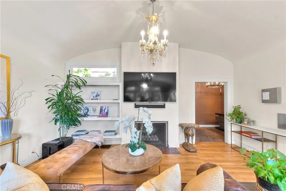 1641 Crescent Heights Los Angeles, CA 90069