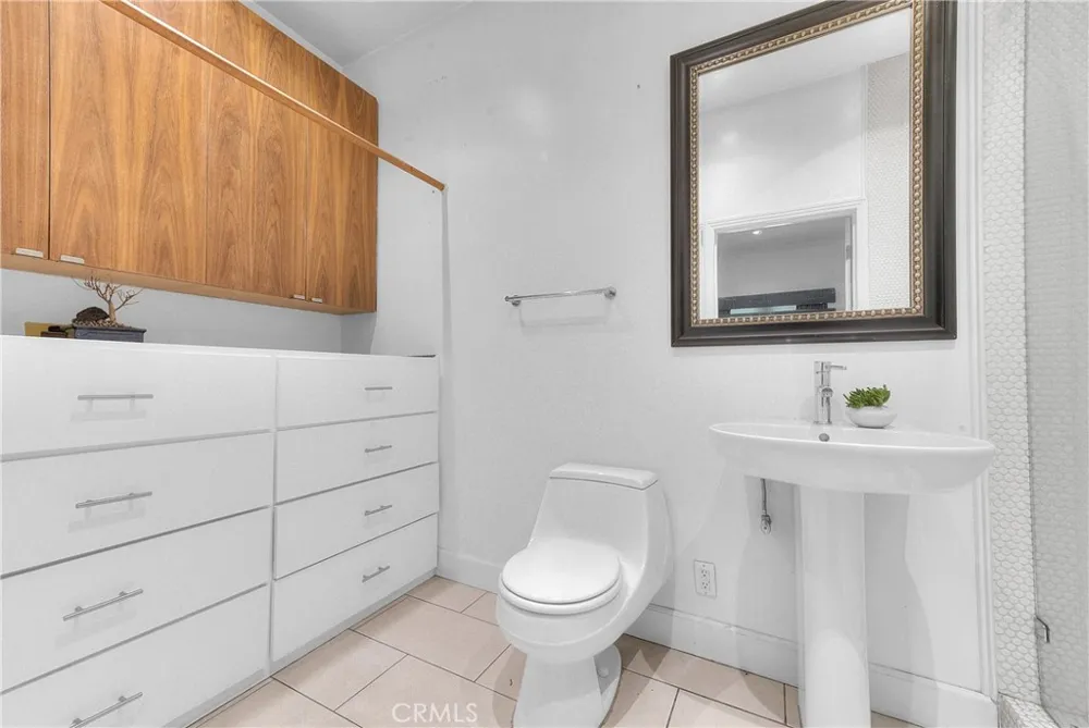 1641 Crescent Heights Los Angeles, CA 90069