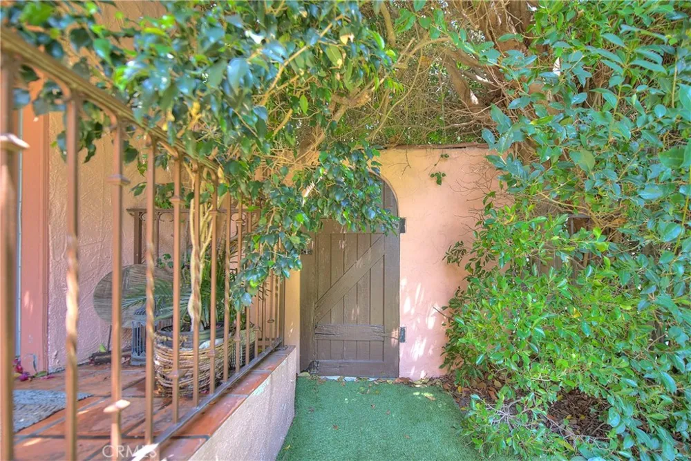 1641 Crescent Heights Los Angeles, CA 90069