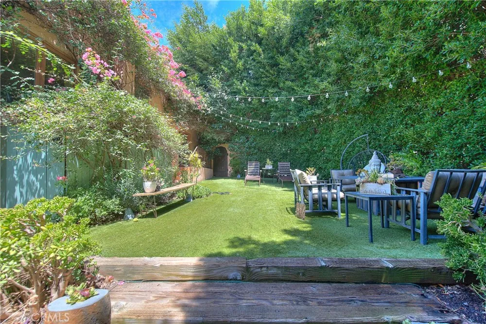 1641 Crescent Heights Los Angeles, CA 90069