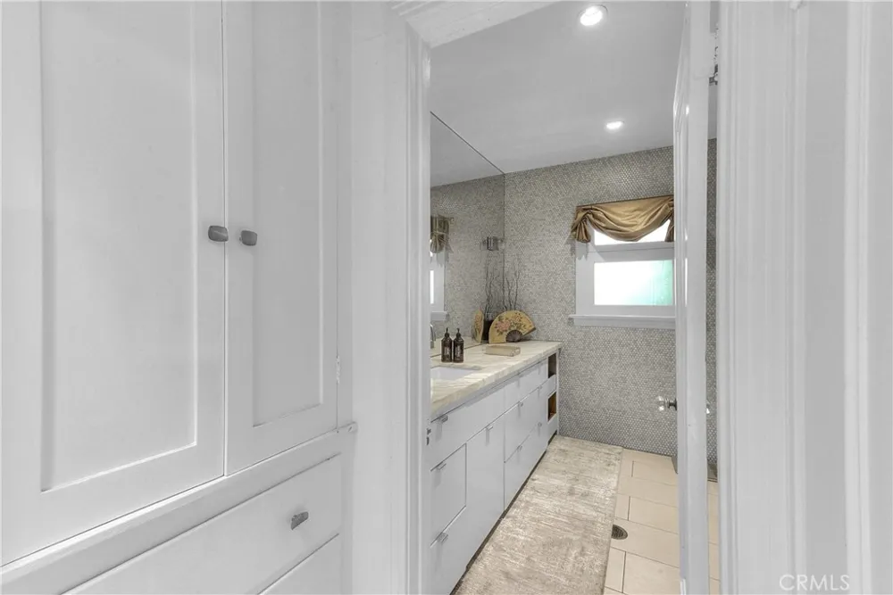1641 Crescent Heights Los Angeles, CA 90069