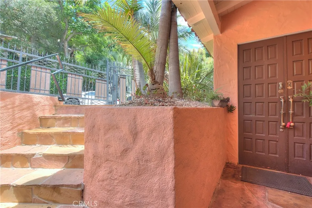 1641 Crescent Heights Los Angeles, CA 90069