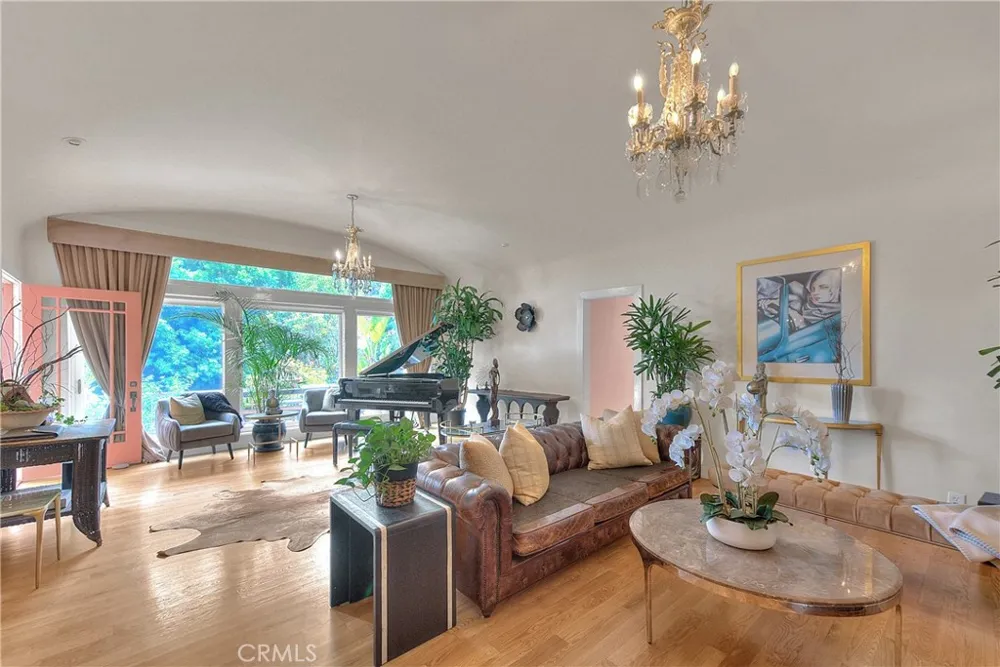 1641 Crescent Heights Los Angeles, CA 90069