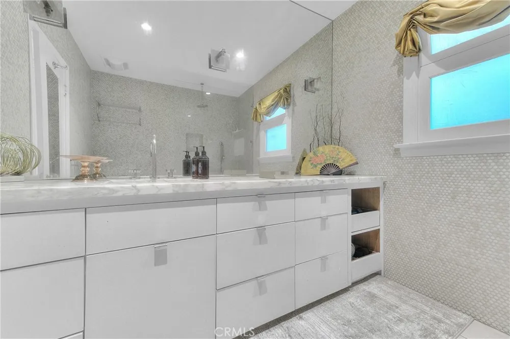 1641 Crescent Heights Los Angeles, CA 90069