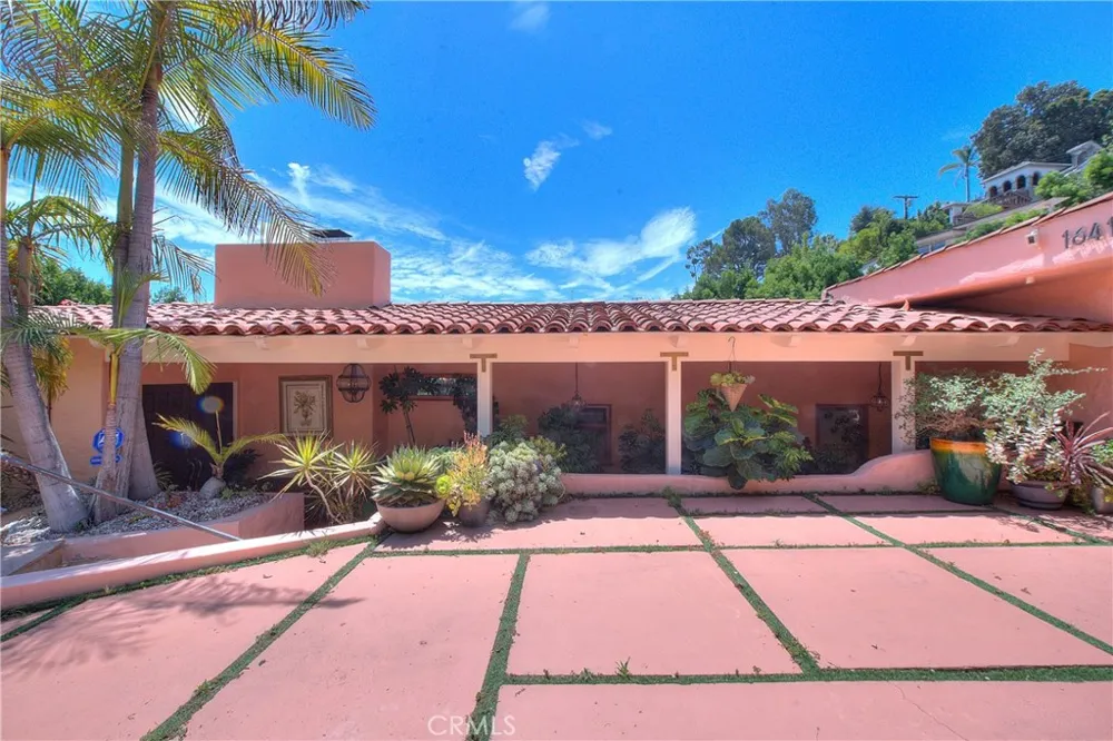 1641 Crescent Heights Los Angeles, CA 90069