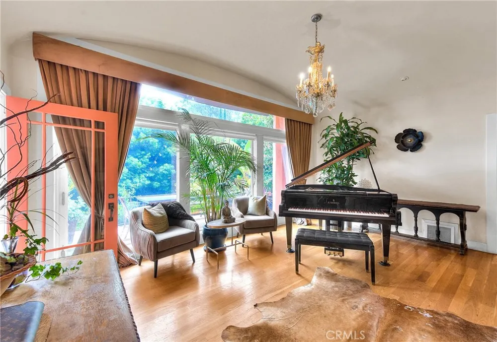 1641 Crescent Heights Los Angeles, CA 90069