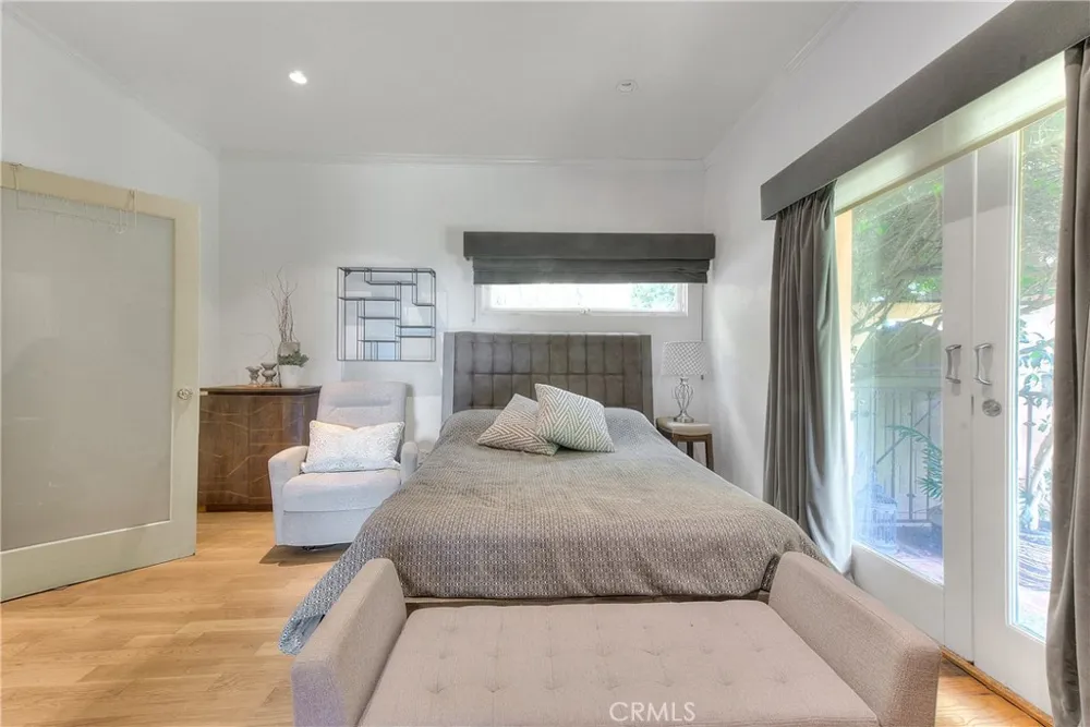 1641 Crescent Heights Los Angeles, CA 90069