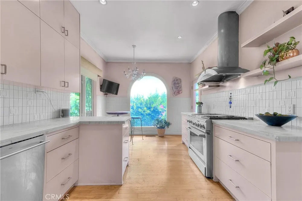1641 Crescent Heights Los Angeles, CA 90069