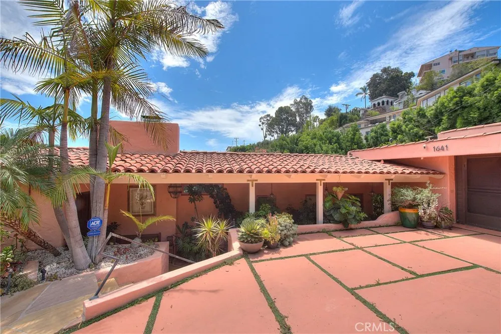 1641 Crescent Heights Los Angeles, CA 90069