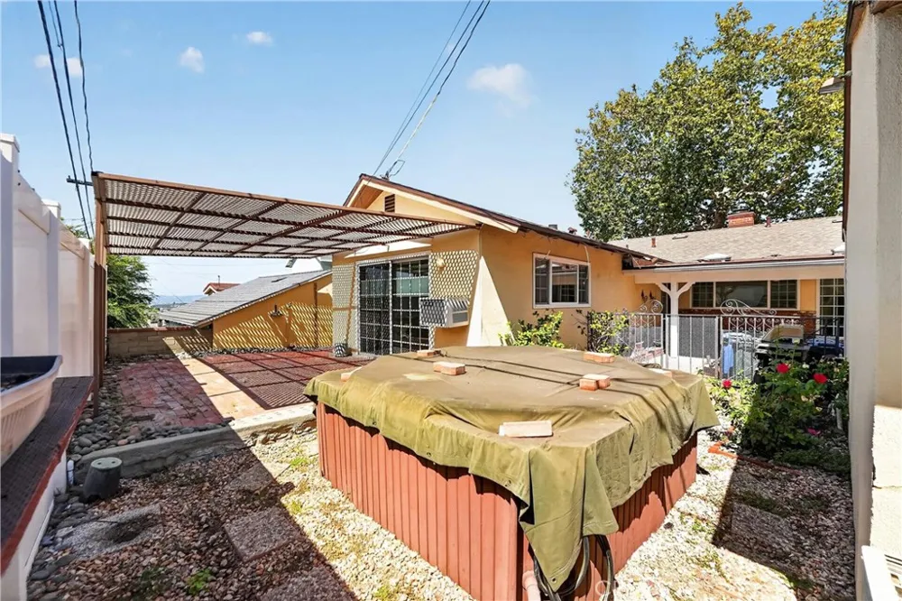 742 Irving Burbank, CA 91504