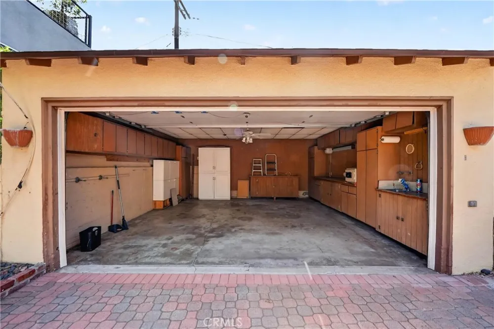 742 Irving Burbank, CA 91504