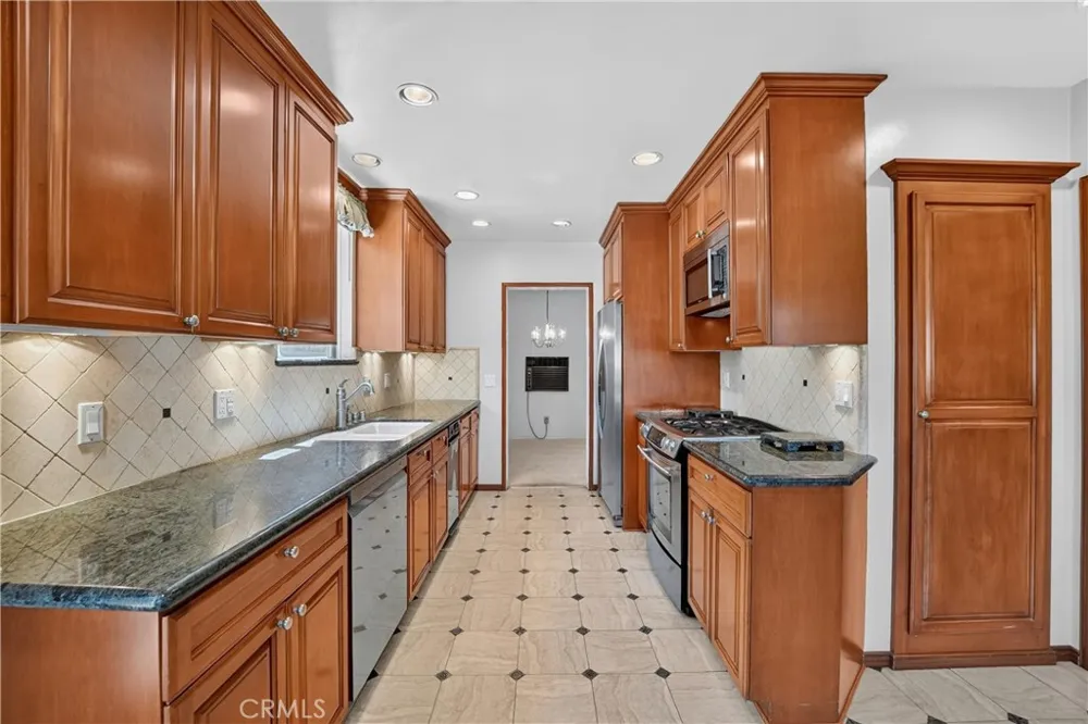 742 Irving Burbank, CA 91504