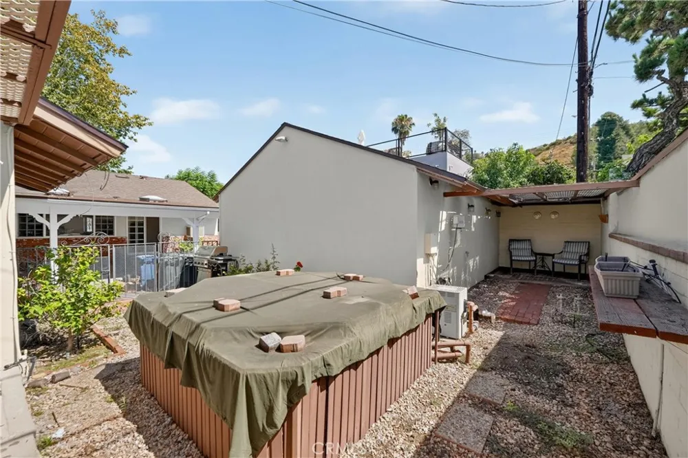 742 Irving Burbank, CA 91504