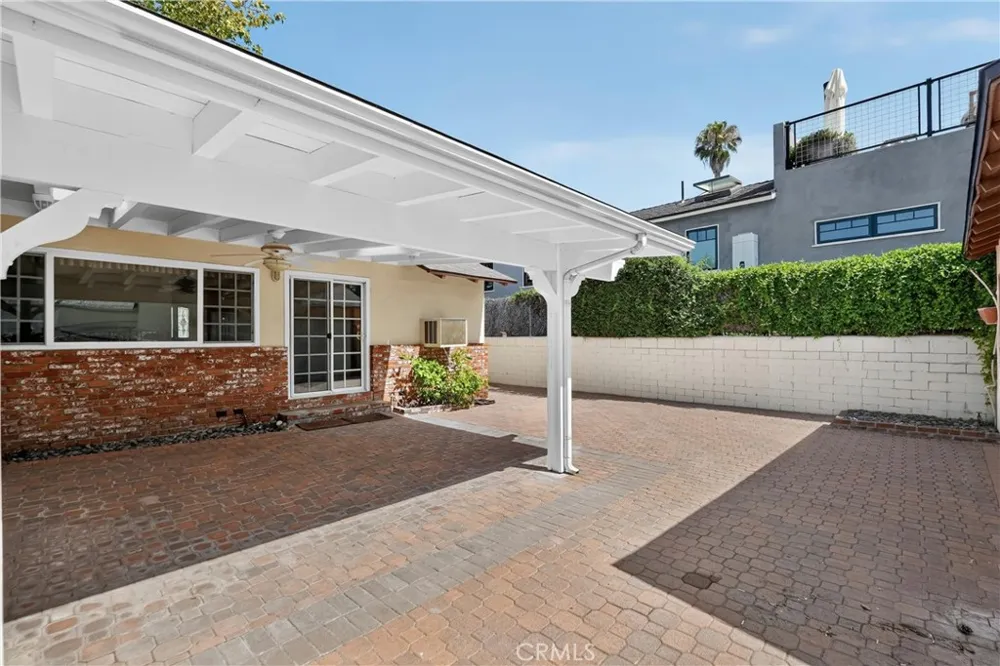 742 Irving Burbank, CA 91504
