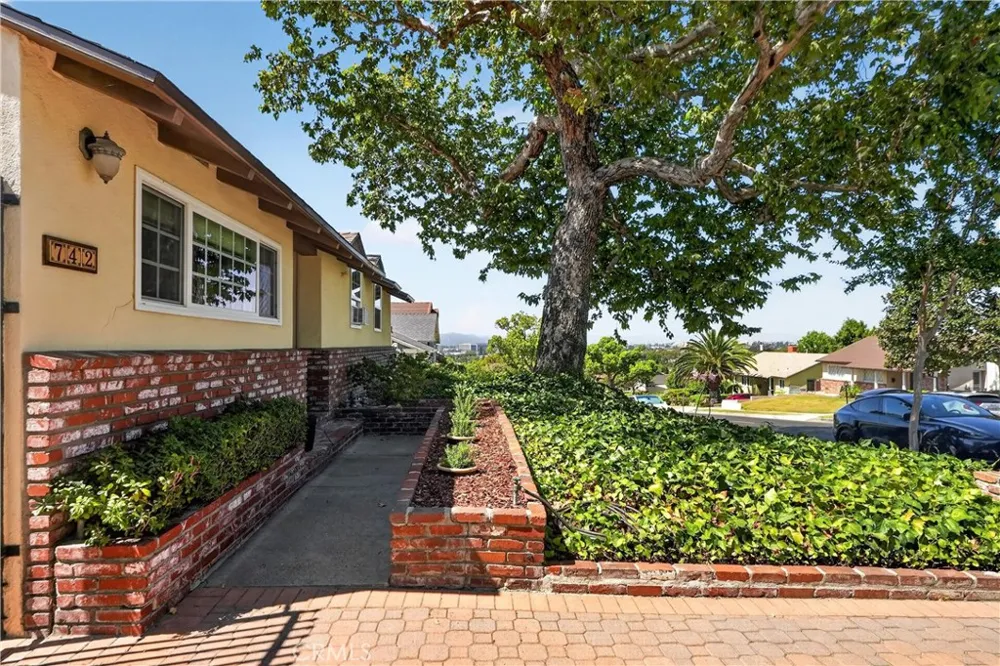 742 Irving Burbank, CA 91504