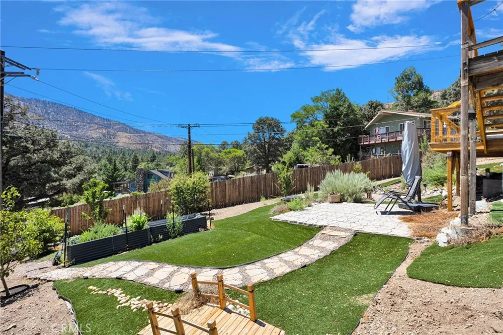 6284 Apple Vista Wrightwood, CA 92397