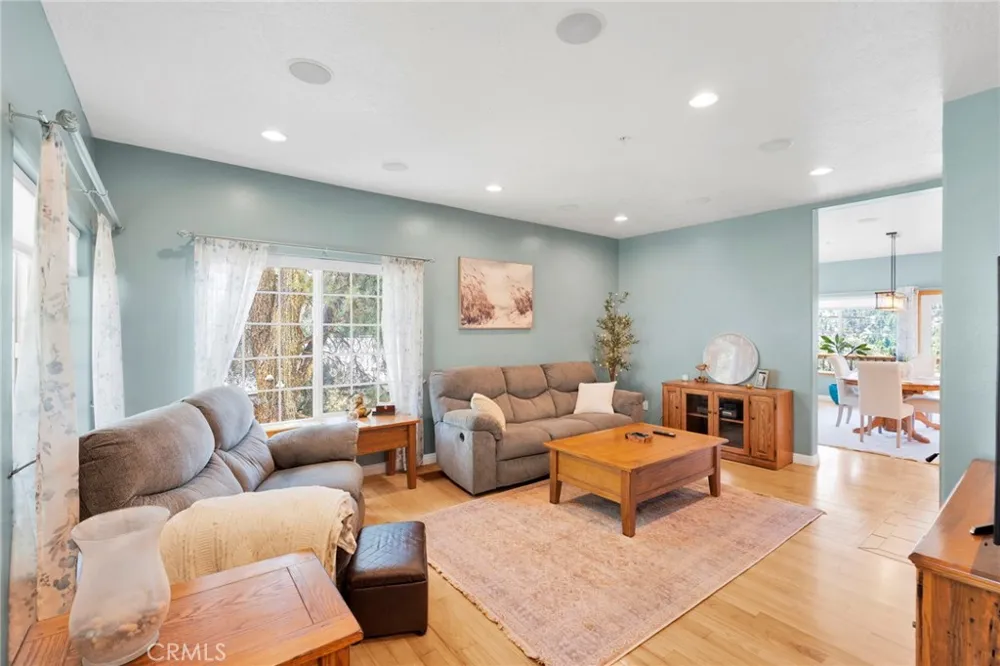6284 Apple Vista Wrightwood, CA 92397