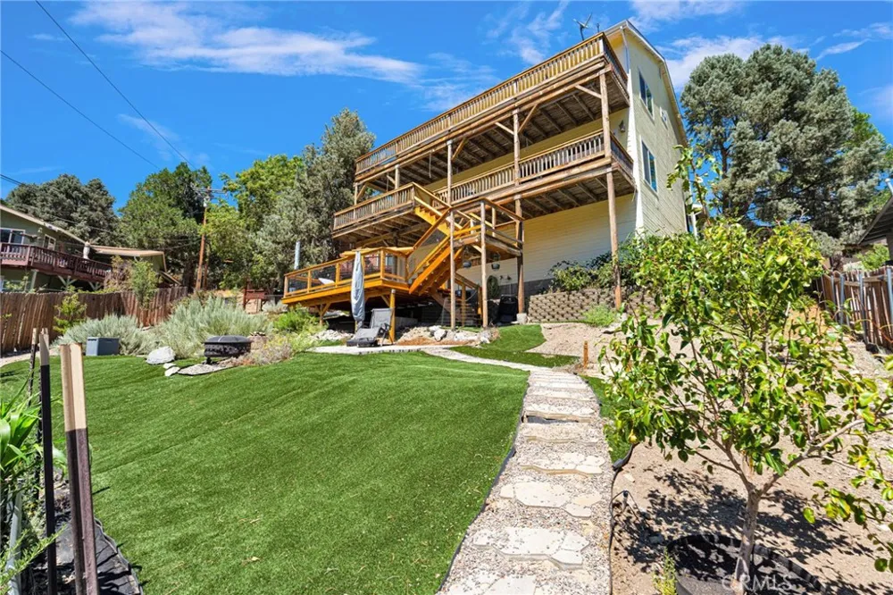 6284 Apple Vista Wrightwood, CA 92397
